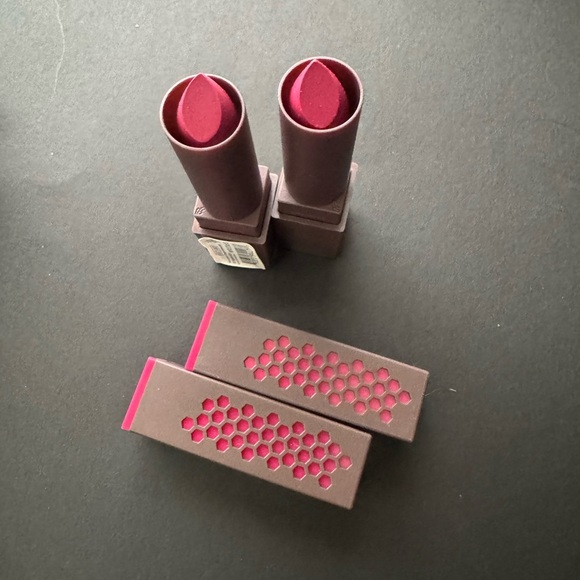 Burt's Bees Satin Lipstick in Magenta Rush - Picture 6 of 12